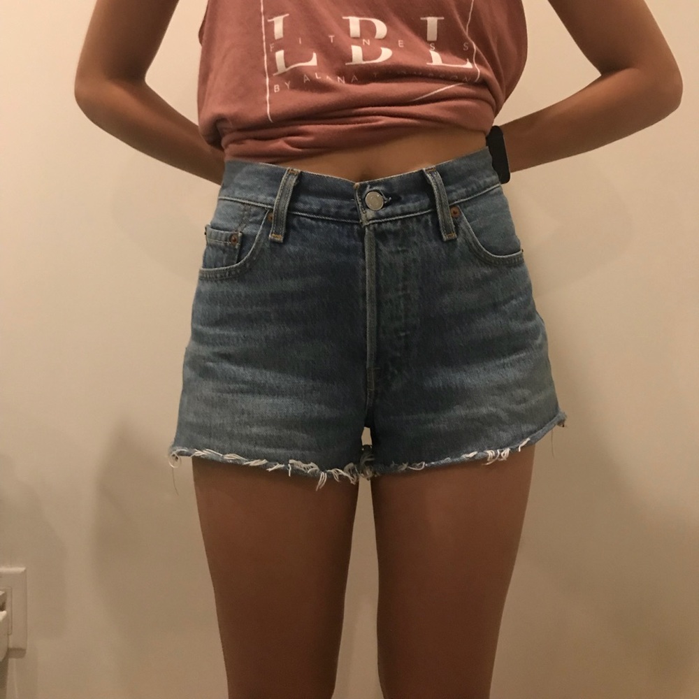 Levi’s High Waisted Cutoffs Size 25